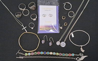 GOOD SELECTION OF SILVER JEWELLERY including a faceted glass...