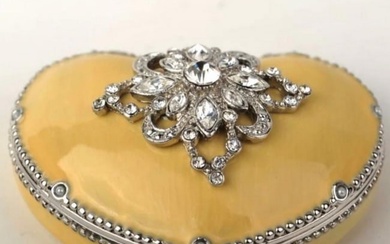 Golden Heart Elegance Trinket Box