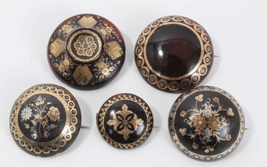Group of five 19th century tortoishell piqué work brooches various, with floral decoration. 20-31mm diameter