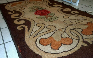 Handmade antique American Hooked rug 2.5' x 4.2' (76cm