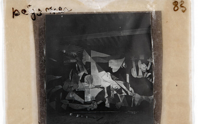 Henriette Theodora Markovitch, dite Dora MAAR 1907 - 1997 Guernica en cours de réalisation dans l'atelier de la rue des Grands Augustins - Paris, mai-juin 1937