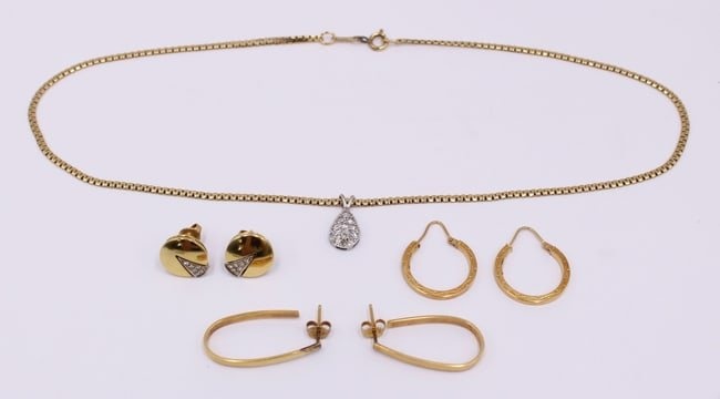 JEWELRY. 18kt and 14kt Gold Jewels.