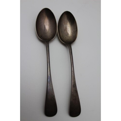 John Round & Son Ltd. A pair of silver table / soup spoons, ...