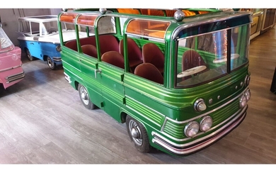 L'Autopede Green Carousel Bus