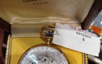 LIP Montre de gousset chronographe en or jaune 18 k à décor rayonnant Dans un...