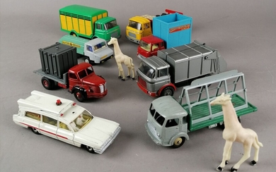 LOT de véhicules de différentes marques, échelle 1/43 : 1x Dinky Toys Berliet GAK 577...
