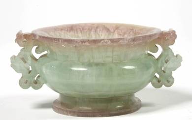 Libatory cup with two handles in carved rose quartz and green. Chinese work. Period: XIXth century. (*). H.: +/-8cm.