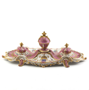Louis XV style inkstand in Paris porcelain by Feuillet manufactory in Sèvres style, in "rose Pompadour" with the monogram and coat of arms of Marie Antoinette, second third of the 19th Century.