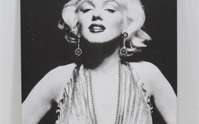 (-), Marilyn Monroe gedecoreerd met simili diamanten, foto...