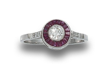 PARTRIDGE'S EYE RING WITH CENTRAL DIAMOND, RUBIES AND PLATINUM