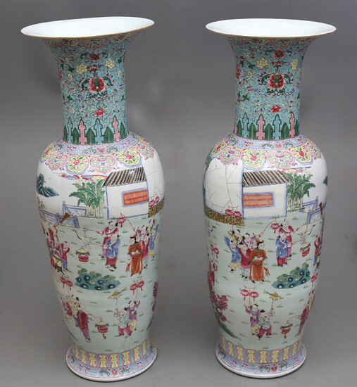 Pair of large Chinese vases in "rose family" porcelain, second half of the 20th Century.