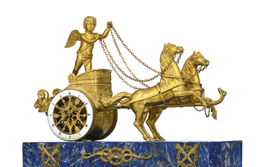 Pendule au char d'époque Restauration, en bronze doré, figurant un Amour tiré par des chevaux, cadran circulaire dans la roue du char, ba
