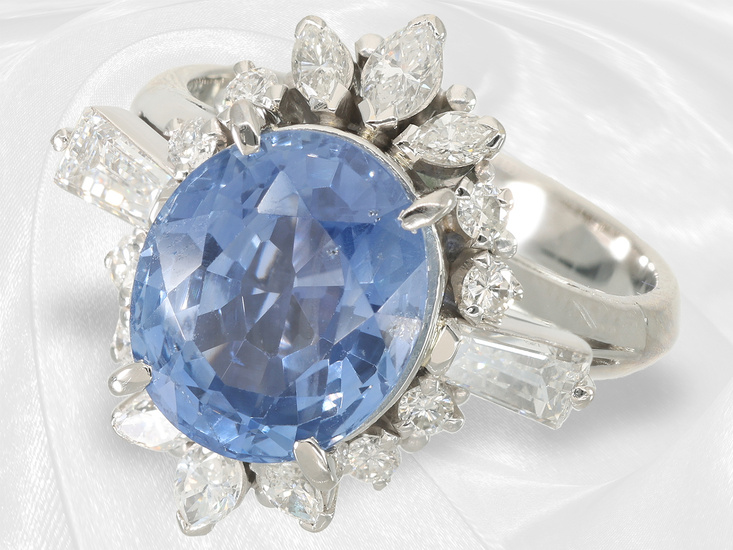 Ring: very fine platinum ring with natural sapphire of 5.6ct, IGI Report