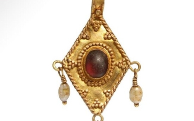Roman Pendant with Gold, Pearls and Garnet
