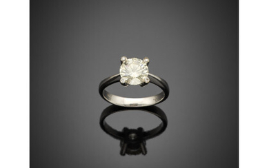 Round brilliant cut ct. 2.35 circa diamond white gold ring, the claws accented with small diamonds, g 5.40 circa size...