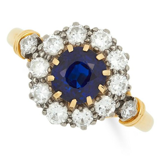 SAPPHIRE AND DIAMOND CLUSTER RING set with a round cut