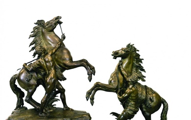 Sculptures jumelees Horse Tamers ou Marley Horses. Le groupe sculptural en marbre Horse Tamers a...