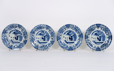 Series of four 17°/18° century Chinese Kang Hsi plates in porcelain with blue-white decor with bird-catcher - diameter : 19 cm ||series or 17th/18th Cent. Chinese "Kang Hsi" plates in porcelain with blue-white decor with bird catcher