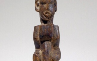Statuette Gurunsi (Burkina faso) Personnage masculin sculpté dans un style très dynamique, en particulier au...