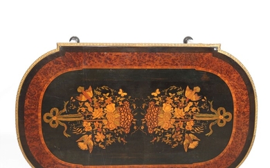 Table en bois Napoléon III en marqueterie, décor oiseaux et fleurs