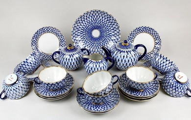 Tea set Lomonossov, Russia St. Petersburg, 2nd half of the 20th century 26 pieces, cobalt net decoration, consisting of: small teapot, h: 13,5 cm; sugar bowl, h: 11,6 cm; milk jug, h: 9 cm; 6 pastry plates, d: 15,5 cm; 8 tea cups with saucers, cup...