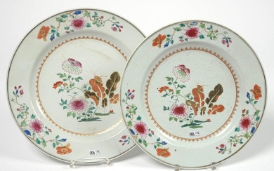 Two large round Chinese polychrome porcelain dishes decorated with "Tobacco leaves". Period: 18th century, Qianlong period. (A crack for one). Diameter: from 35,3 to 38cm.