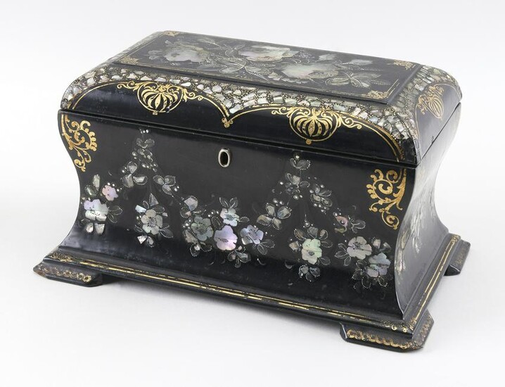 VICTORIAN MOTHER-OF-PEARL-INLAID PAPIER-MÂCHÉ