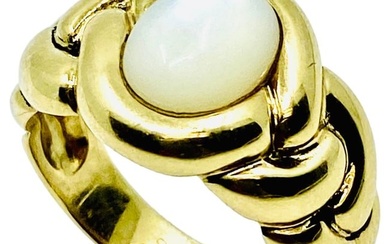 Van Cleef & Arpels 18k Gold Ring Mother of Pearl