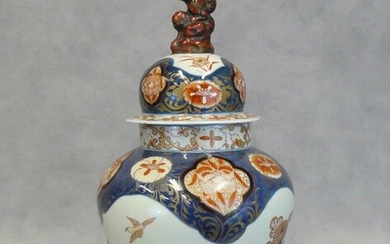A covered pot in Imari porcelain with polychrome and gold...