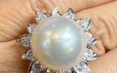 18K White Gold South Sea Pearl & Diamond Ring