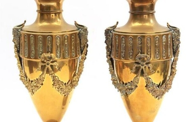 2 copper decorative vases