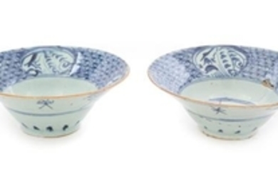 A Pair of Chinese Export Blue and White Porcelain Bowls