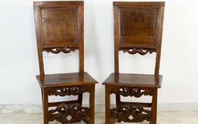 Pair of Tuscan Chairs, on four canted feet with co…