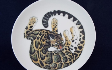 Wedgwood decorative plate showing a Bengal cat. 9 inches in diameter