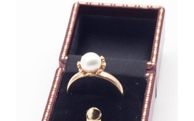 9 Carat Gold Ladies Pearl Ring Size M and a Half