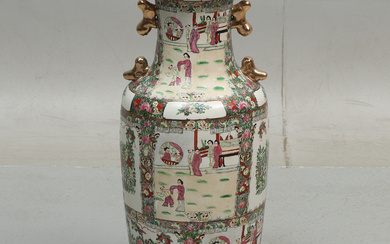 A 20th century Chinese porcelain vase.