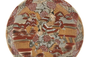 A BIG JAPANESE POLYCHROME AND GOLD ENAMELED CERAMIC DISH EARLY 20TH CENTURY.