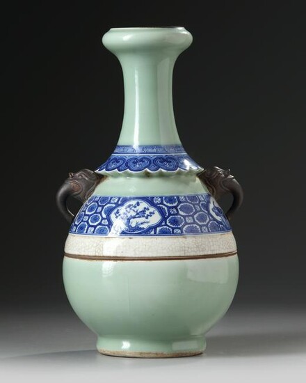 A CHINESE BLUE AND WHITE CELADON VASE, 19TH-20TH