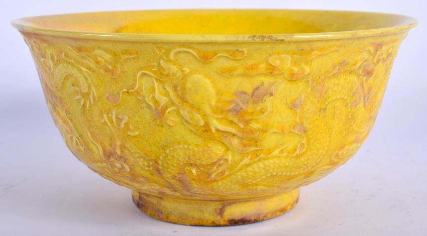 A CHINESE YELLOW GLAZED PORCELAIN BOWL. 15.5 cm wide.