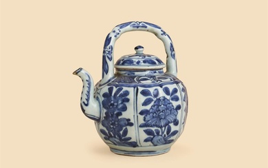A Chinese blue and white wine pot and cover