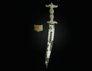 A GEM SET JADE HILTED DAGGER WITH MATCHING LOCKET, NORTH INDIA OR DECCAN, 1675-1725