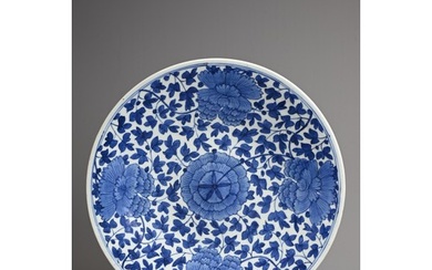 A LARGE CHINESE BLUE AND WHITE PORCELAIN DISH, QING DYNASTY....
