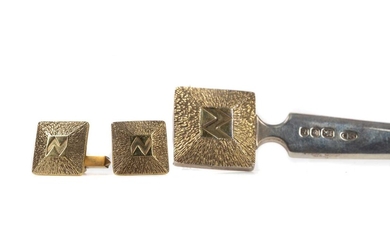 A PAIR OF STUART DEVLIN SILVER GILT CUFFLINKS ALONG WITH A MATCHED LETTER OPENER