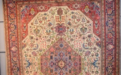 A PERSIAN TABRIZ AZARSHAHR CARPET. 100% WOOL. SOLID & DENSE PILE. HAND-KNOTTED & WITH TRADITIONAL DESIGN OF BOLD HEXAGONAL MEDALLION...