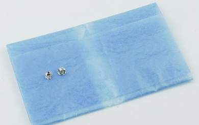 A Pair of Matched Loose Diamonds