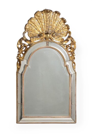 A QUEEN ANNE CARVED GILTWOOD AND GESSO WALL MIRROR, CIRCA 1710
