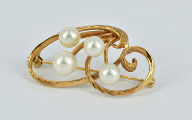 A VINTAGE MIKIMOTO 14ct GOLD PEARL BROOCH