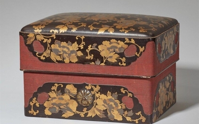 A large lacquer sumiaka box. Edo period, 17th century