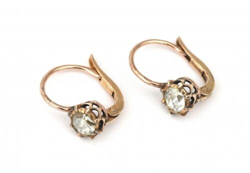 A pair of 14 karat gold rose cut diamond earrings. Dormeuses type of earrings. Diameter rose cut diamonds ca. 4.8 mm. Incl. original box. Gross weight: 2.4 gram.