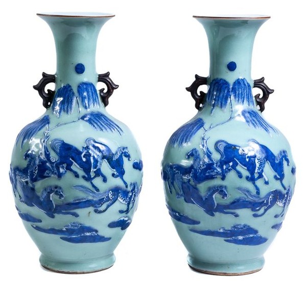 A pair of Chinese porcelain jars with underglaze...